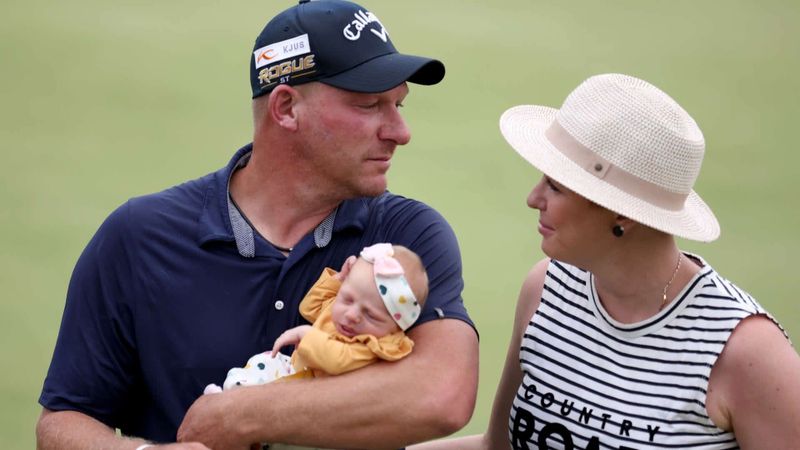 Norris feiert emotionalen Sieg...