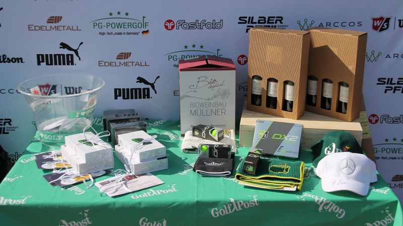 Golf Post Spenden-Tombola samm...