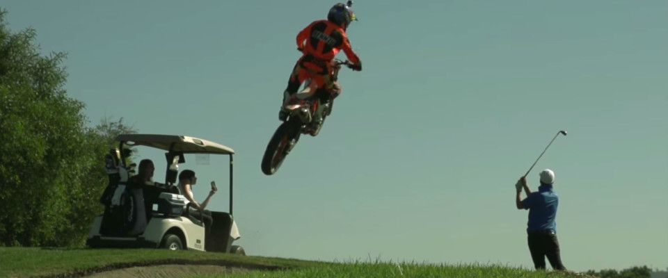 Golf meets Freestyle Motocross - eine Frage der Perspektive