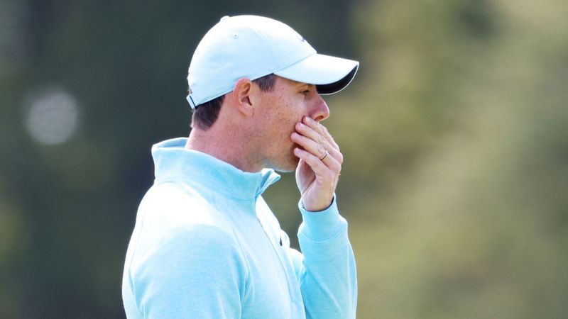 Rory McIlroy applaudiert DeCha...