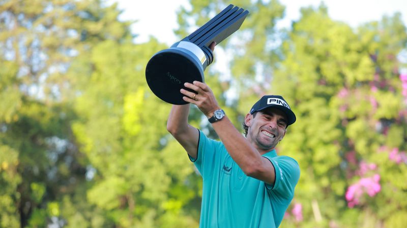 Round Up: Joaquin Niemann sich...