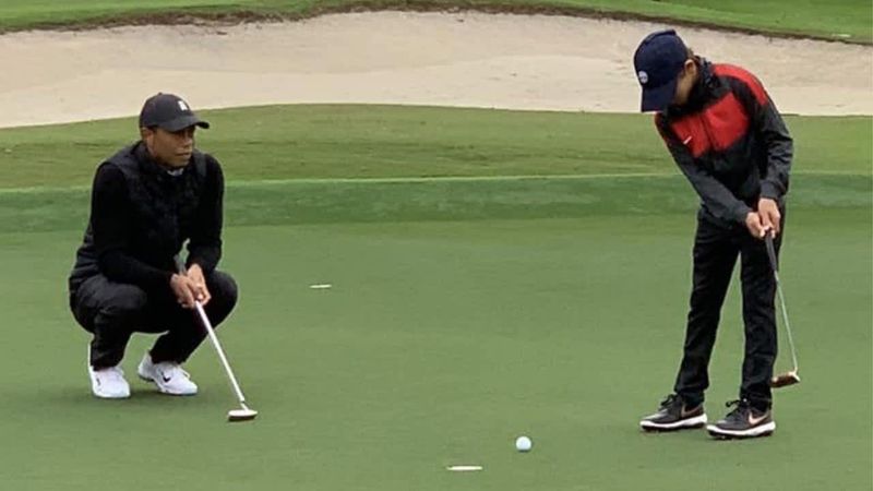 Tiger Woods übt fleißig mit se...