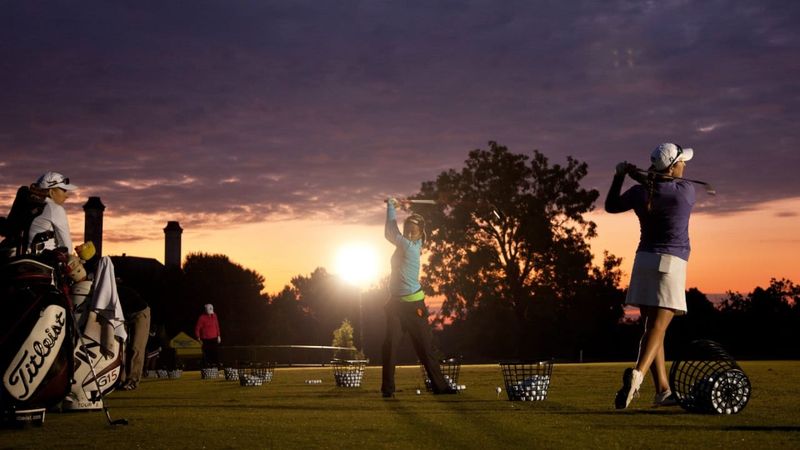 Die Golfindustrie, ein "Boy's...