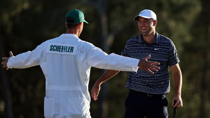 Scottie Schefflers Caddie feie...