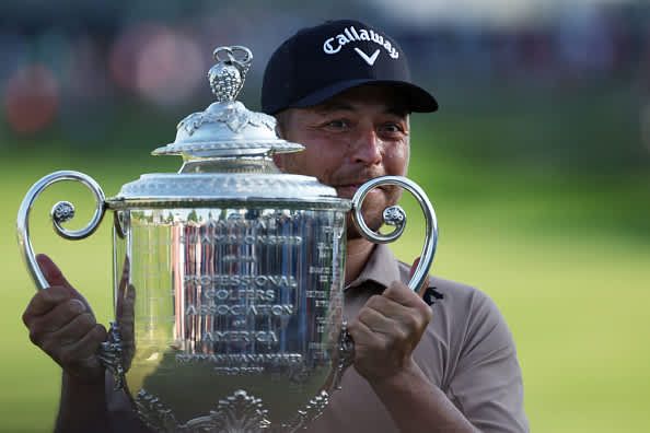 Xander Schauffele feiert ausge...