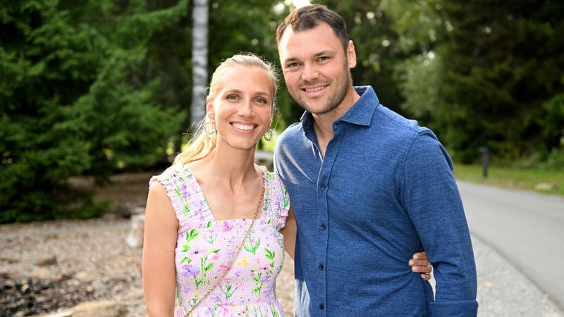 Martin Kaymer feiert mit seine...