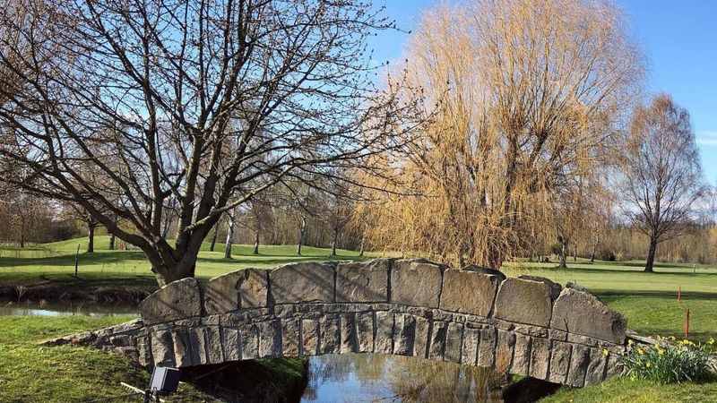 Weltkriegsbombe auf Golfplatz...