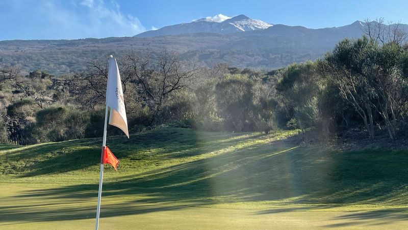 Sicilia's Picciolo Etna Golfcl...