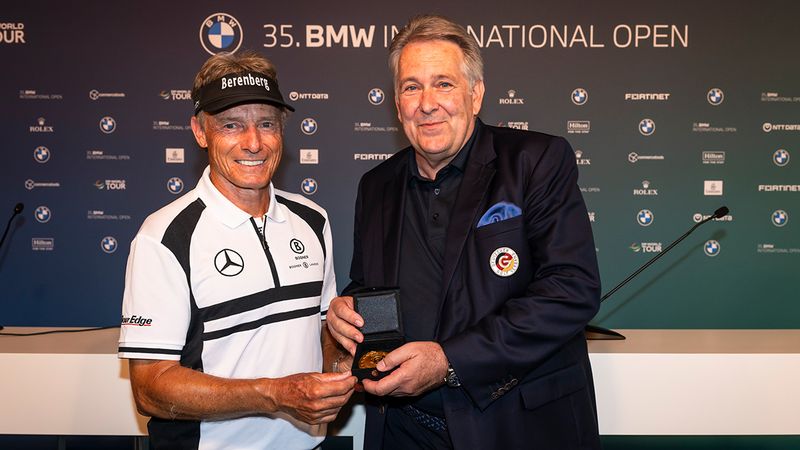Bernhard Langer mit Ehrenmedai...