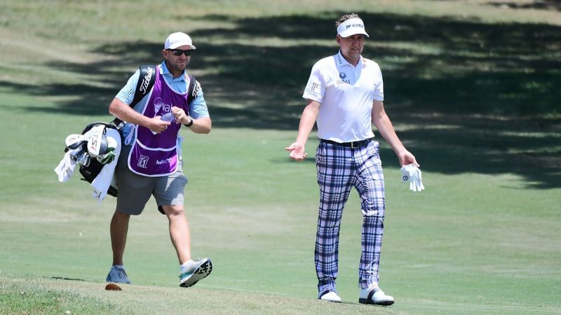 Ian Poulter wegen Slow Play un...